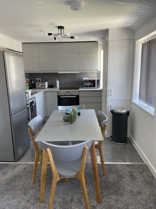 Paradigm House, Modern 2-Bedroom Duplex Apartment 2, Free Parking, Oxford Eksteriør billede